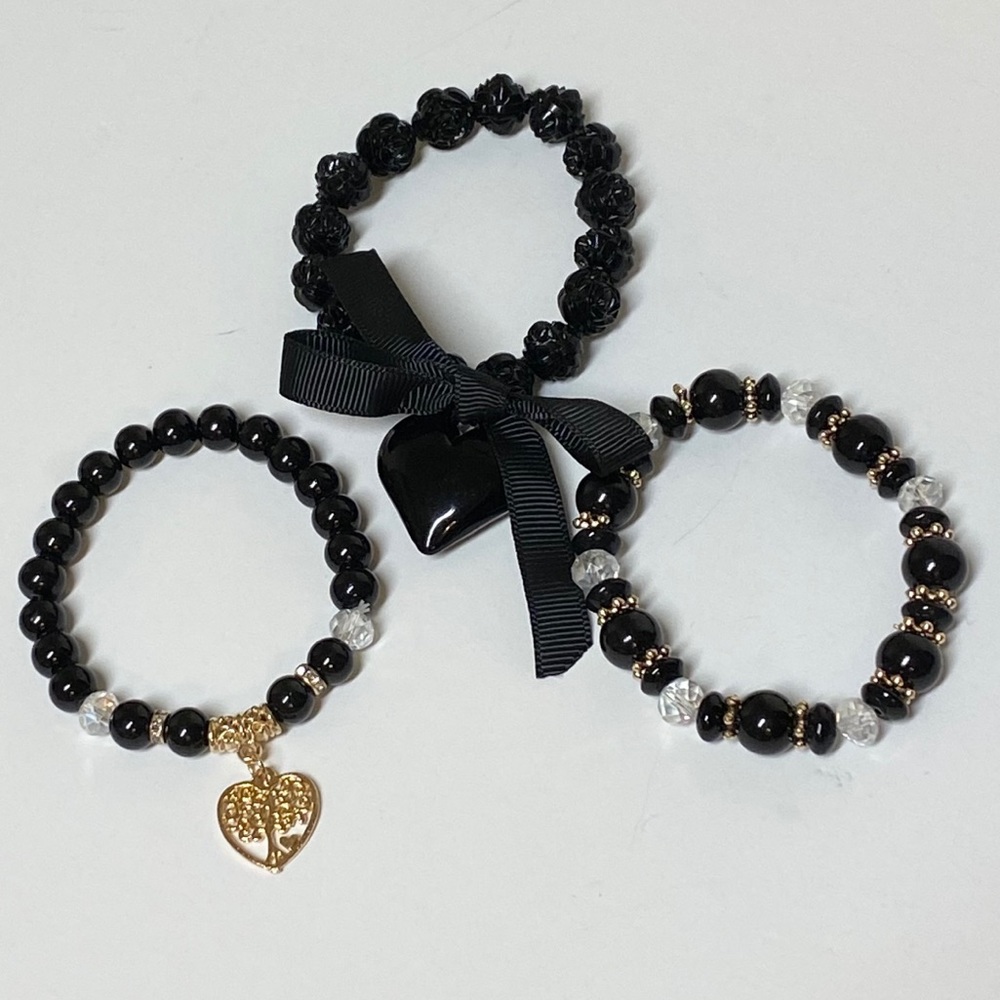 🔥3/$25🔥3 Piece Heart & Charm Beaded Bracelets - Picture 1 of 6